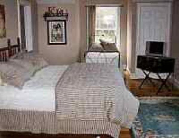 Josephine'S On The Bay Bed And Breakfast Хъл Стая снимка