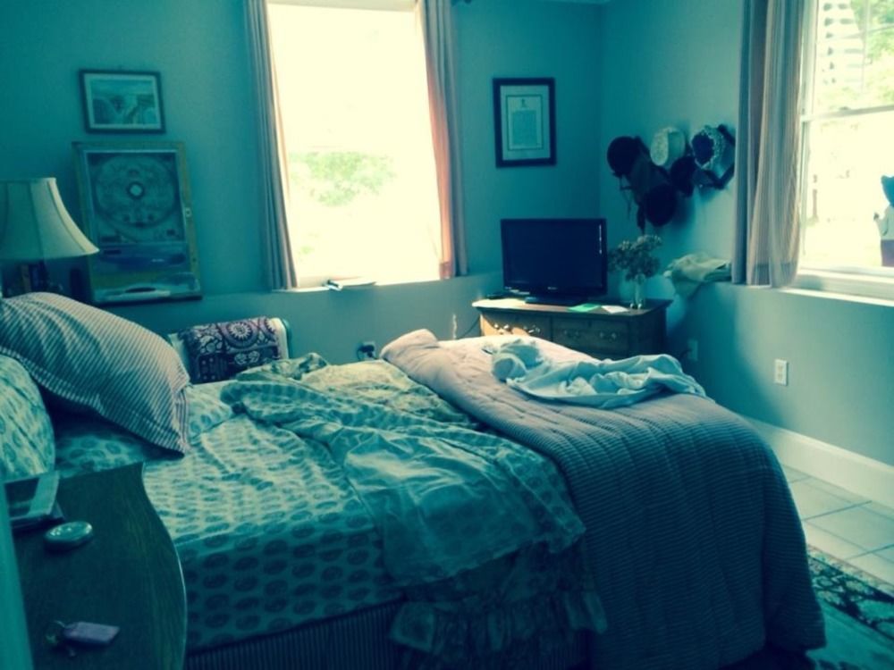 Josephine'S On The Bay Bed And Breakfast Хъл Екстериор снимка